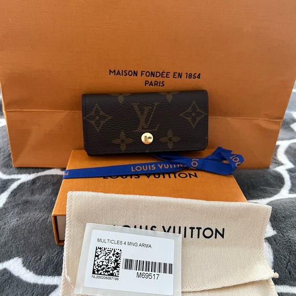 Louis Vuitton 4 Key Holder - Picture 3 of 3